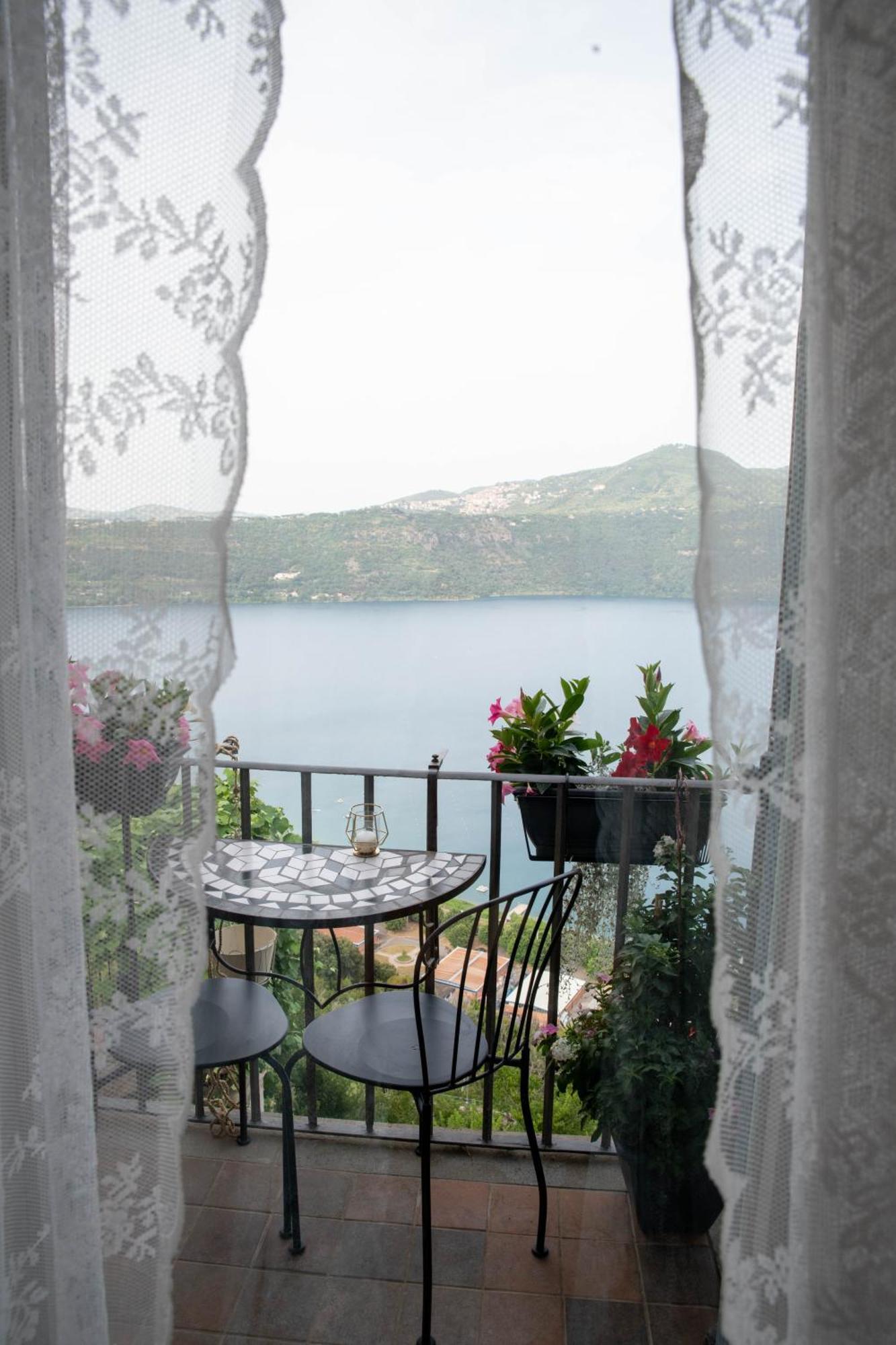B&B Carpe Diem Vista Lago Castel Gandolfo Exteriör bild